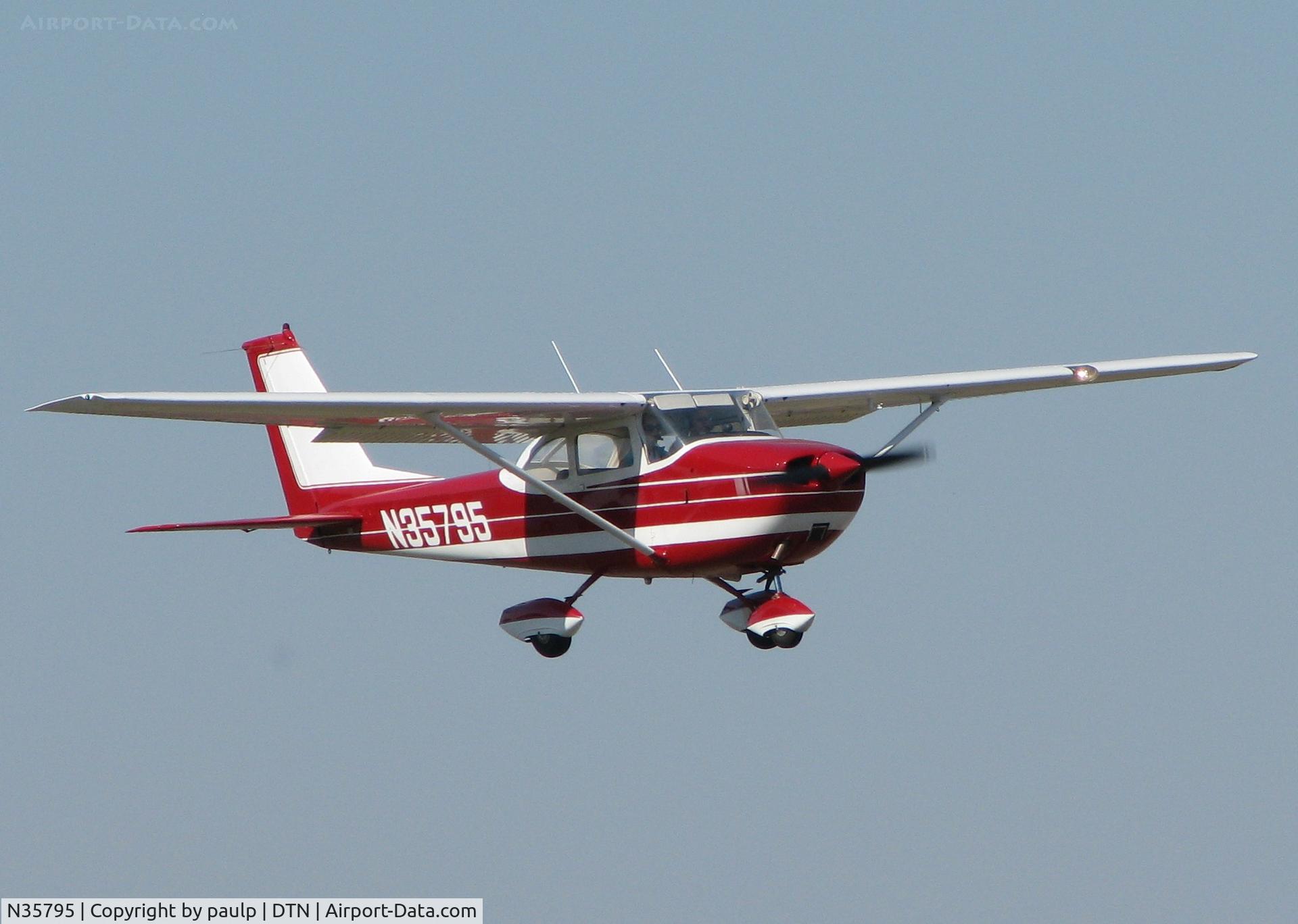N35795, 1968 Cessna 172I C/N 17256965, Landing at the Shreveport Downtown airport.