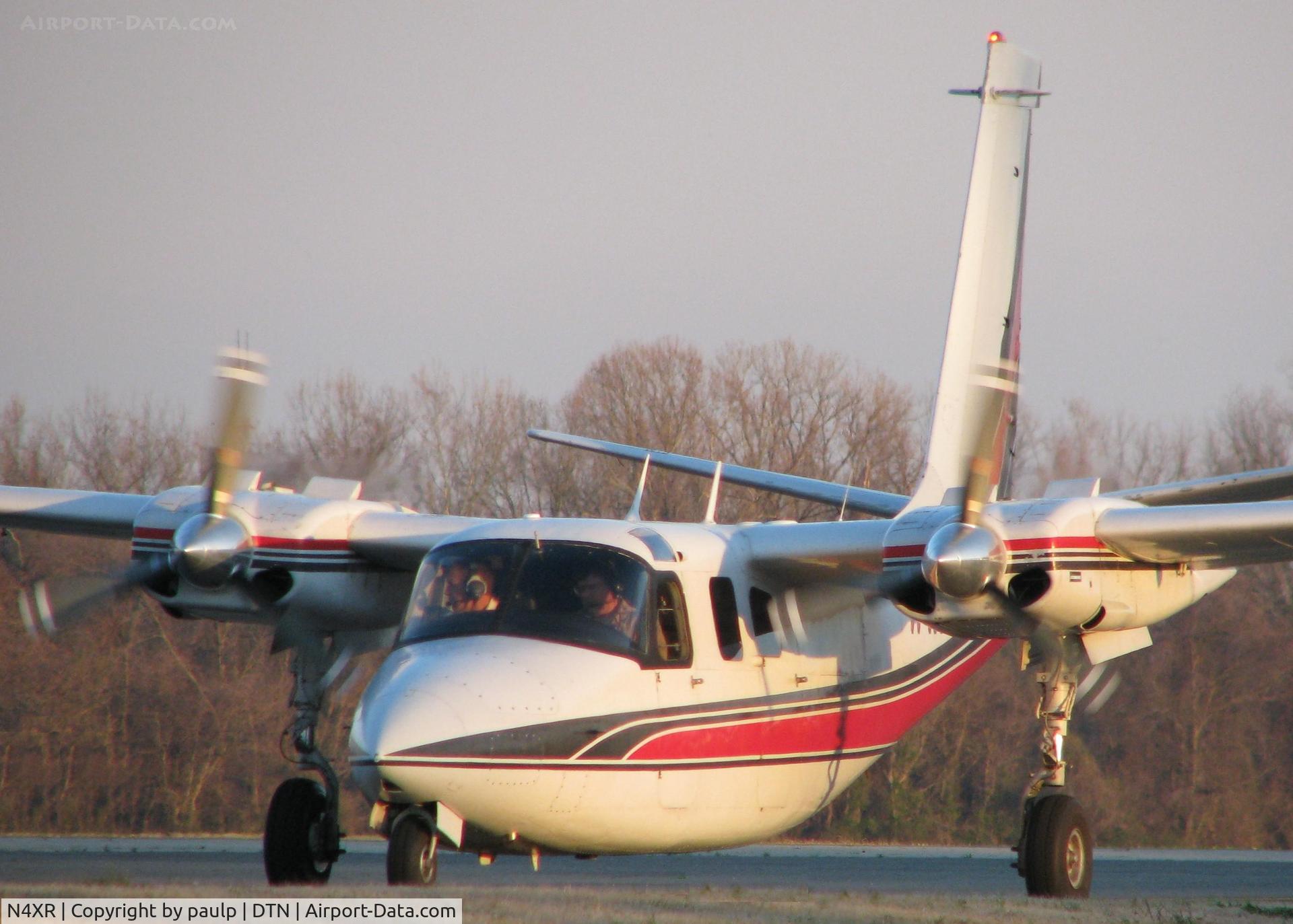 N4XR, 1972 Aero Commander 500 S C/N 3126, On taxiway Foxtrot heading to runway 14 at the Shreveport Downtown airport.