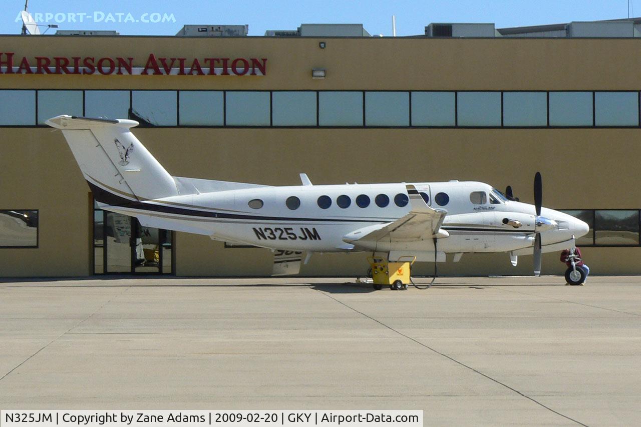 N325JM, 1999 Raytheon 350 Super King Air (B300) C/N FL-235, At Arlington Municipal