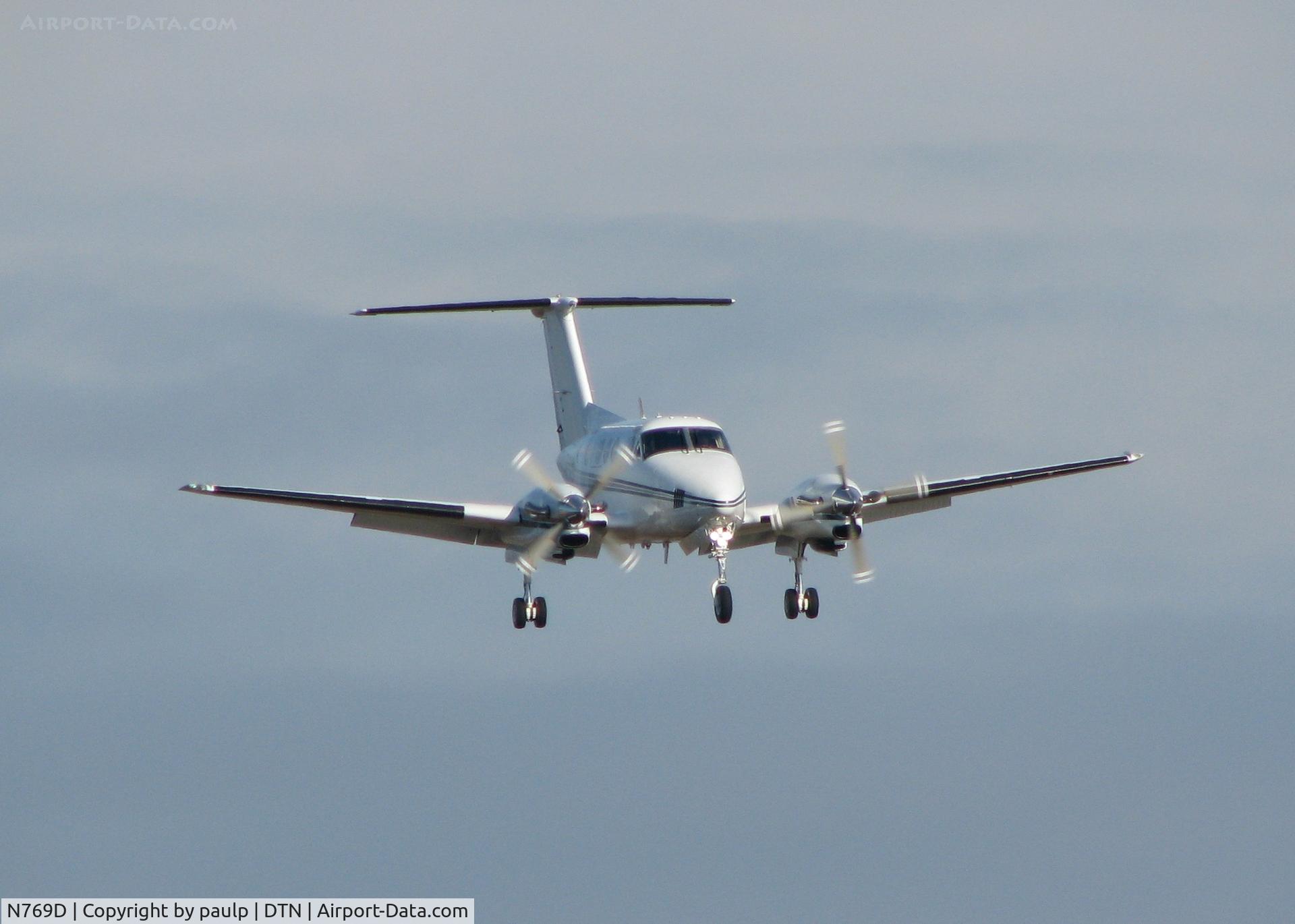N769D, 1980 Beech F90 King Air C/N LA-52, Landing at the Downtown Shreveport Airport.