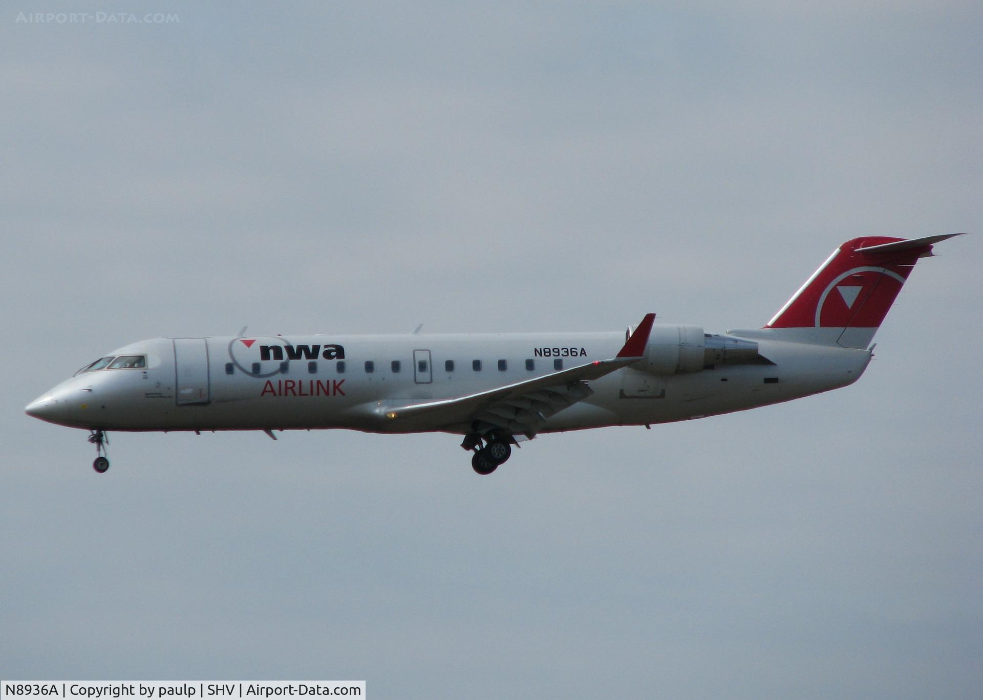 N8936A, 2004 Bombardier CRJ-200 (CL-600-2B19) C/N 7936, Landing on runway 14 at the Shreveport Regional airport.