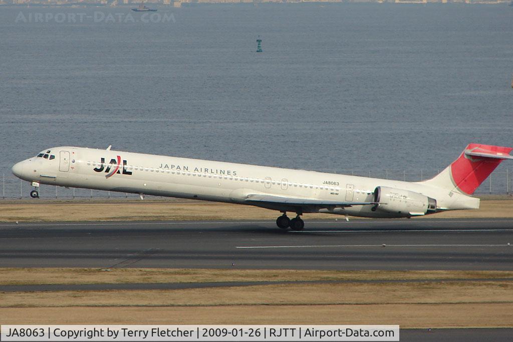 JA8063, 1995 McDonnell Douglas MD-90-30 C/N 53353, JAL MD90 lifts off from Haneda