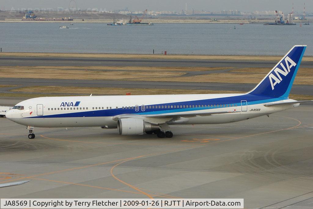 JA8569, 1993 Boeing 767-381 C/N 27050, ANA B767 taxies onto stand at Haneda