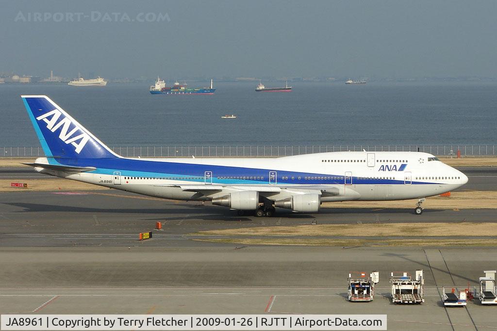 JA8961, 1993 Boeing 747-481D C/N 25644, ANA B747 taxies in at Haneda