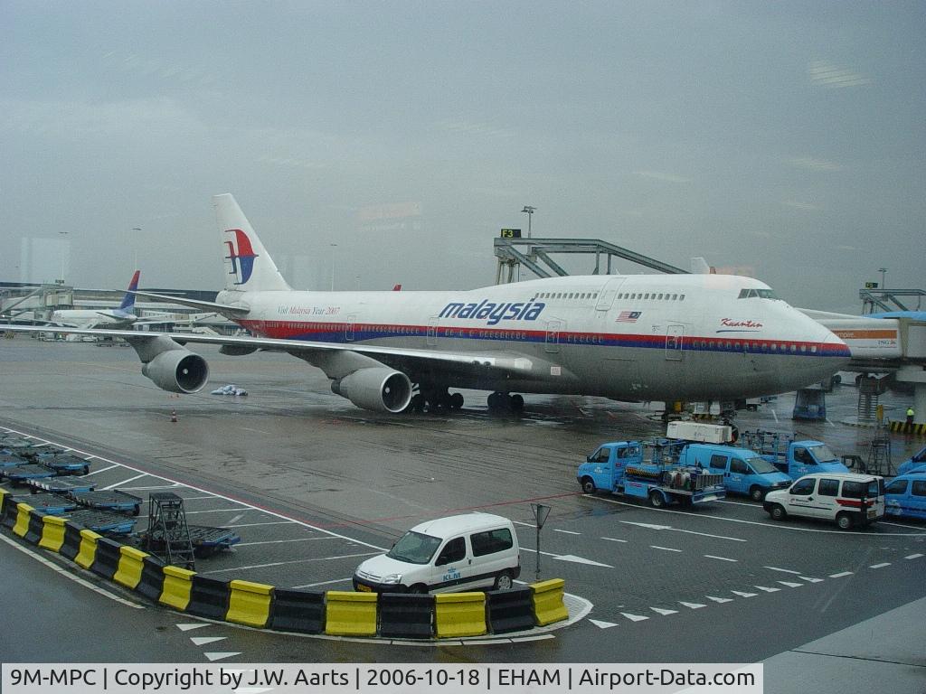 9M-MPC, 1993 Boeing 747-4H6 C/N 25700, Parked at gate F03
