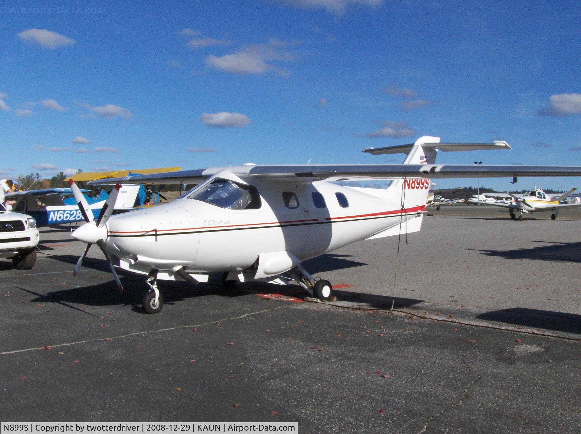 N899S, 2002 Extra EA-400 C/N 25, On The Ramp