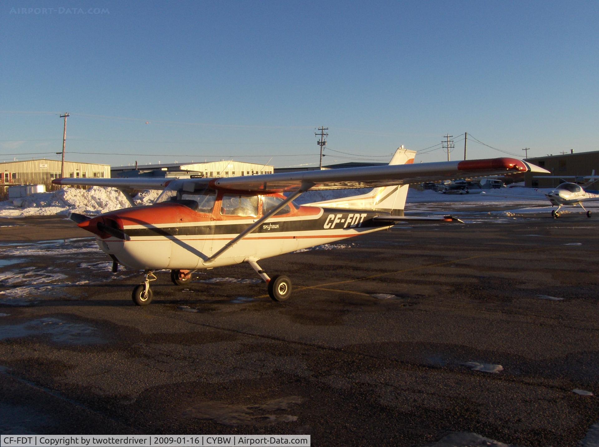 CF-FDT, 1972 Cessna 172M C/N 172-61173, On The Ramp