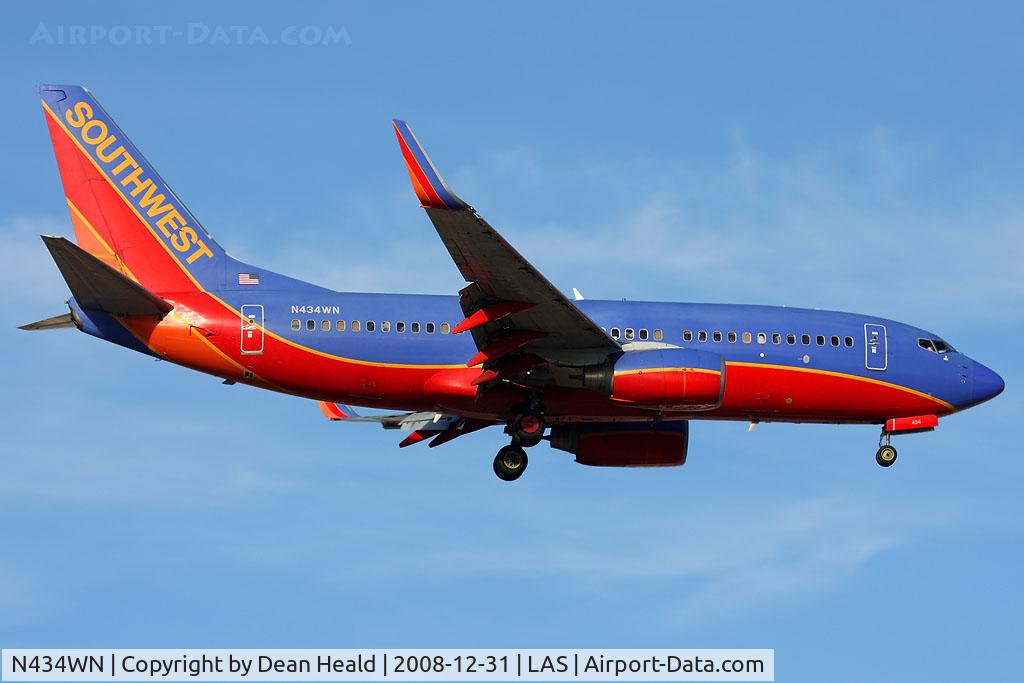 N434WN, 2003 Boeing 737-7H4 C/N 32454, Southwest Airlines N434WN (FLT SWA661) from Los Angeles Int'l (KLAX) on final approach to RWY 1L.