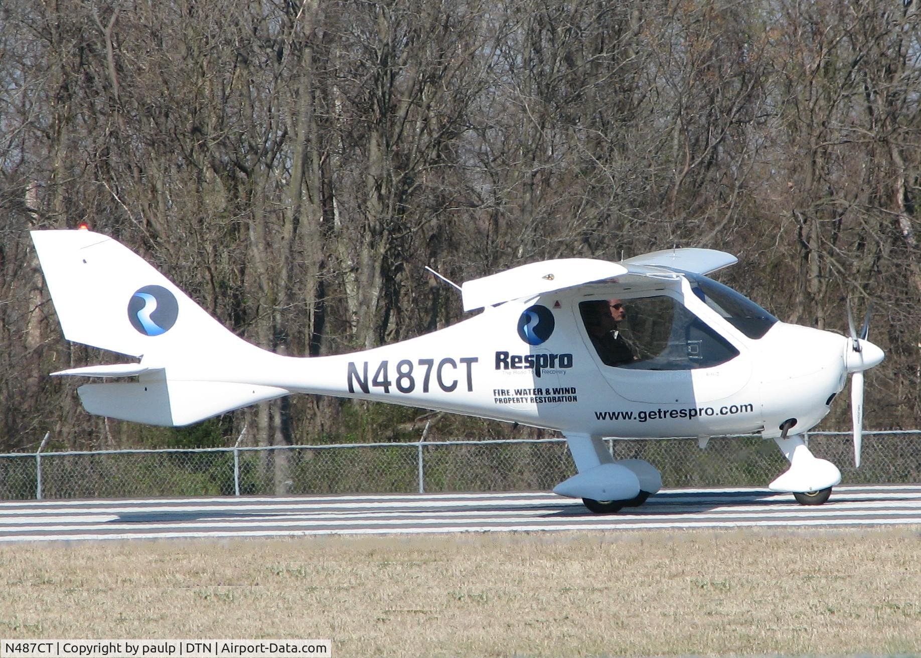 N487CT, 2007 Flight Design CTSW C/N 07-09-27, Taking off from the Shreveport Downtown airport.