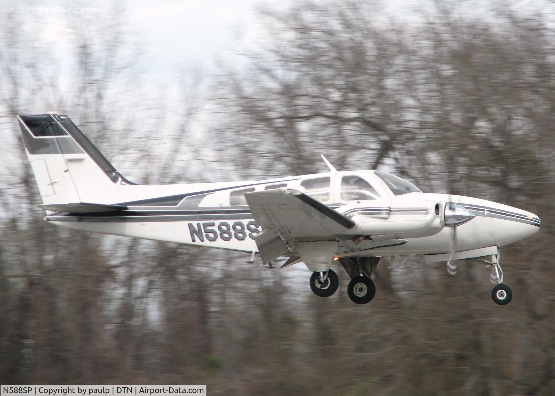 N588SP, 1980 Beech 58P Baron C/N TJ-265, Landing on 14 at the Shreveport Downtown airport.