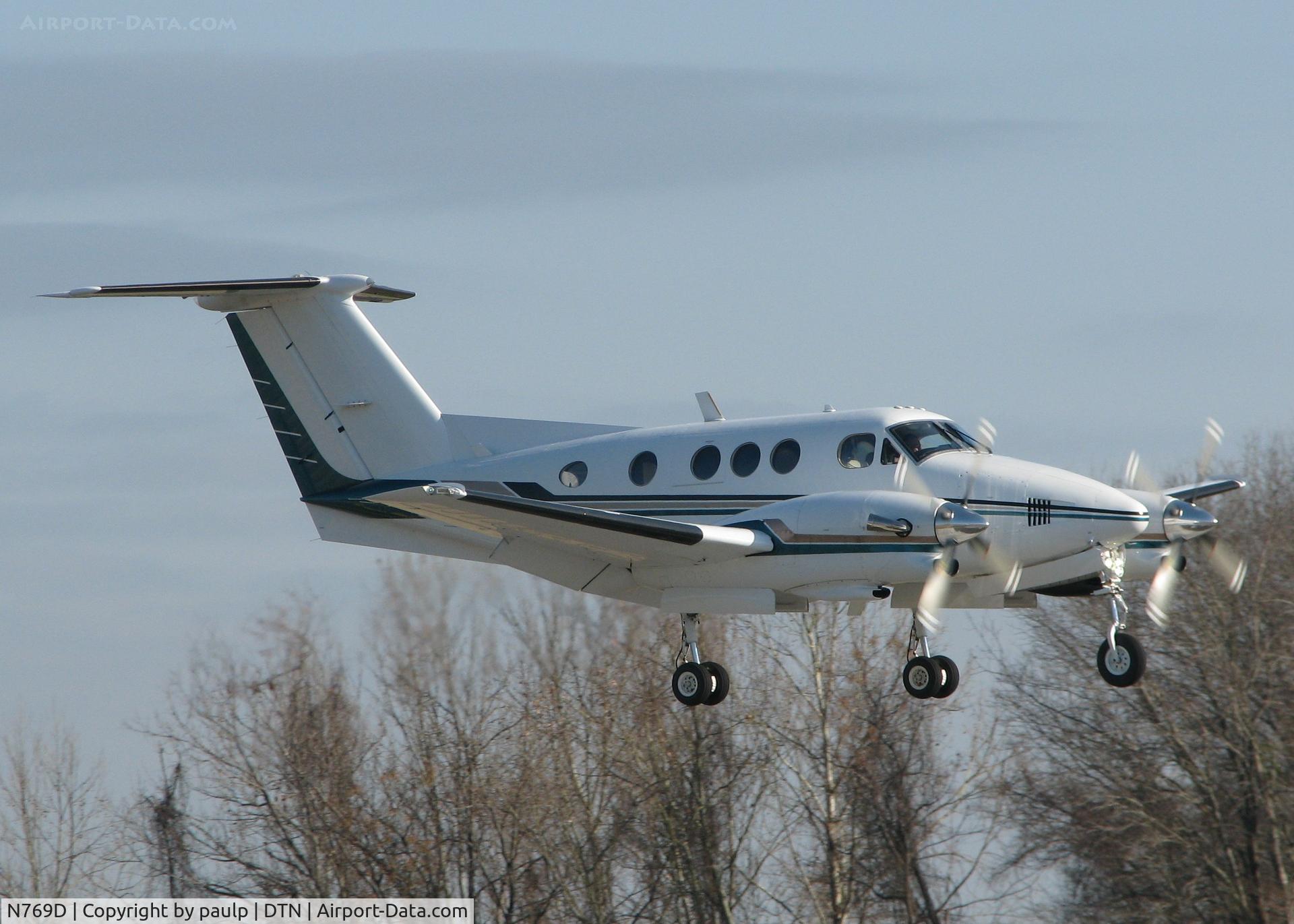 N769D, 1980 Beech F90 King Air C/N LA-52, Landing at the Shreveport Downtown Airport.