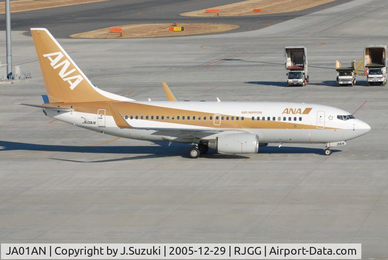JA01AN, 1999 Boeing 737-76N C/N 28609, ANA's Gold Jet