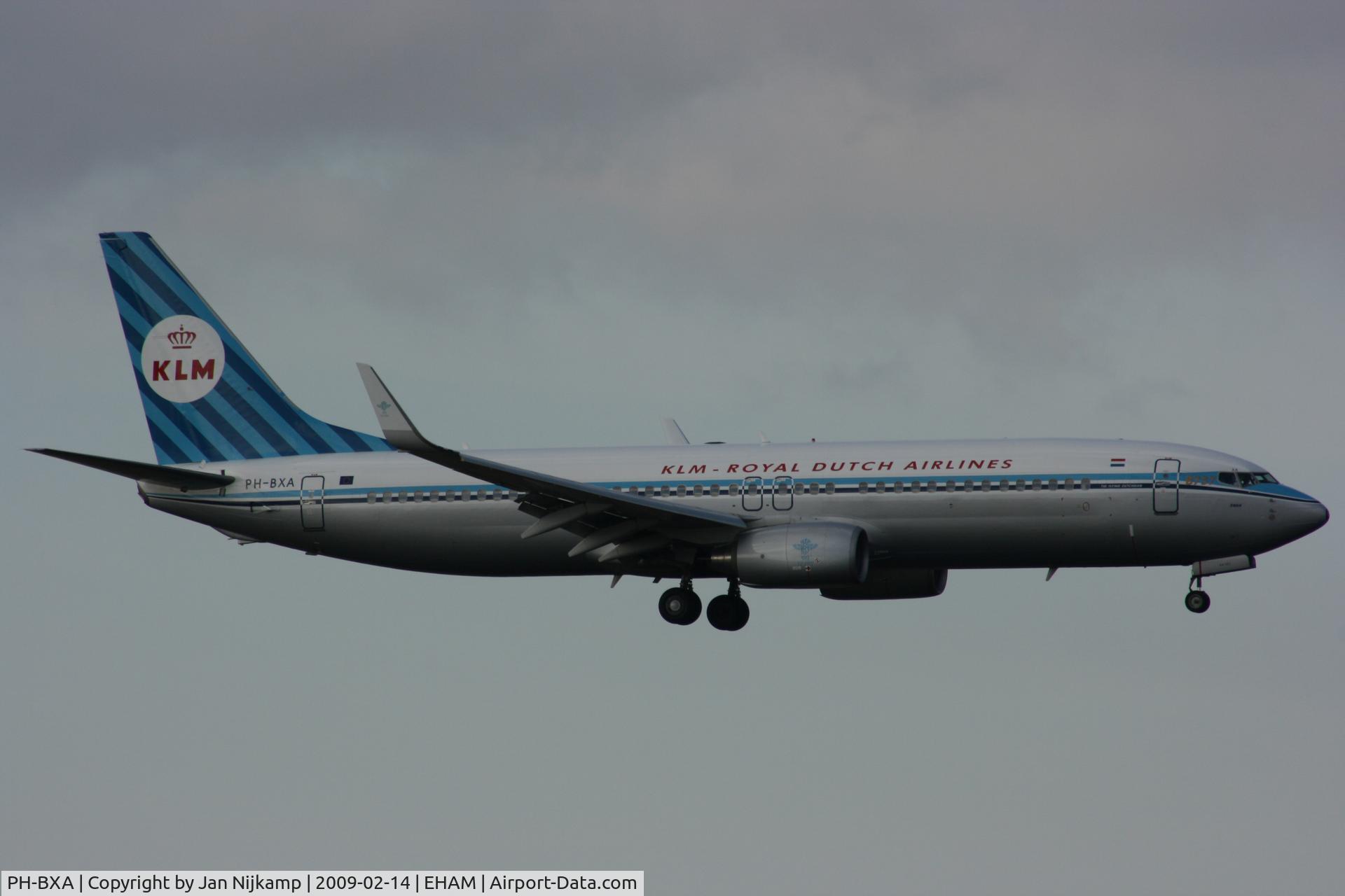 PH-BXA, 1998 Boeing 737-8K2 C/N 29131, Landing on the Kaagbaan from the south