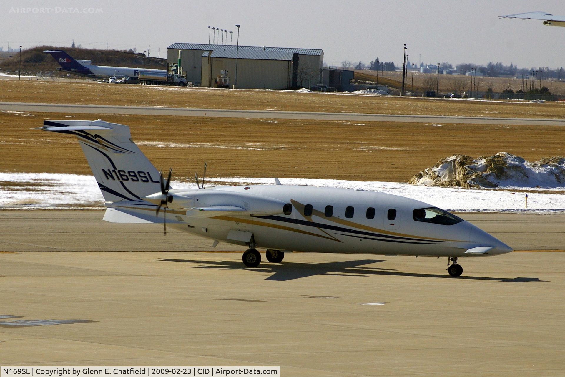 N169SL, 2007 Piaggio P-180 Avanti C/N 1140, Taxiing in to Landmark FBO.