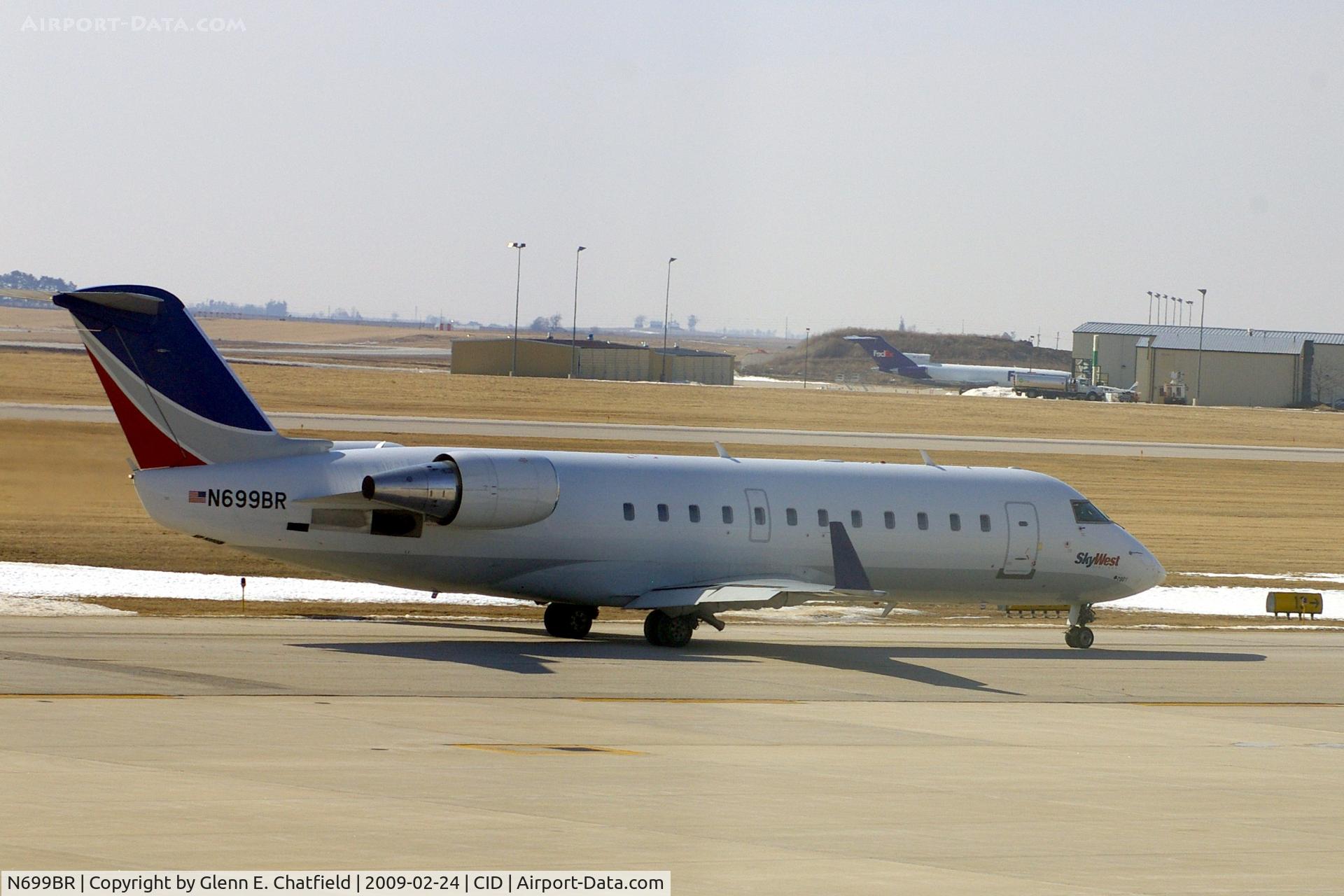 N699BR, 2003 Bombardier CRJ-200ER (CL-600-2B19) C/N 7801, Taxiing to Ruway 13 for departure