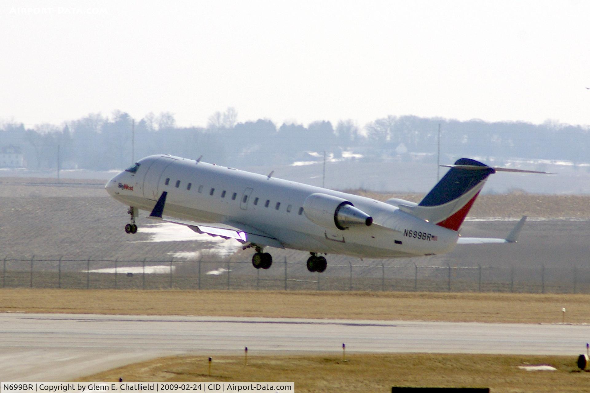 N699BR, 2003 Bombardier CRJ-200ER (CL-600-2B19) C/N 7801, Flying over runway 27 while departing runway 13