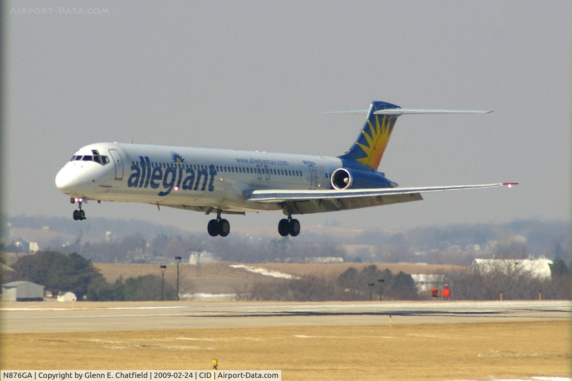 N876GA, 1995 McDonnell Douglas MD-83 (DC-9-83) C/N 53469, Over the numbers for landing runway 13