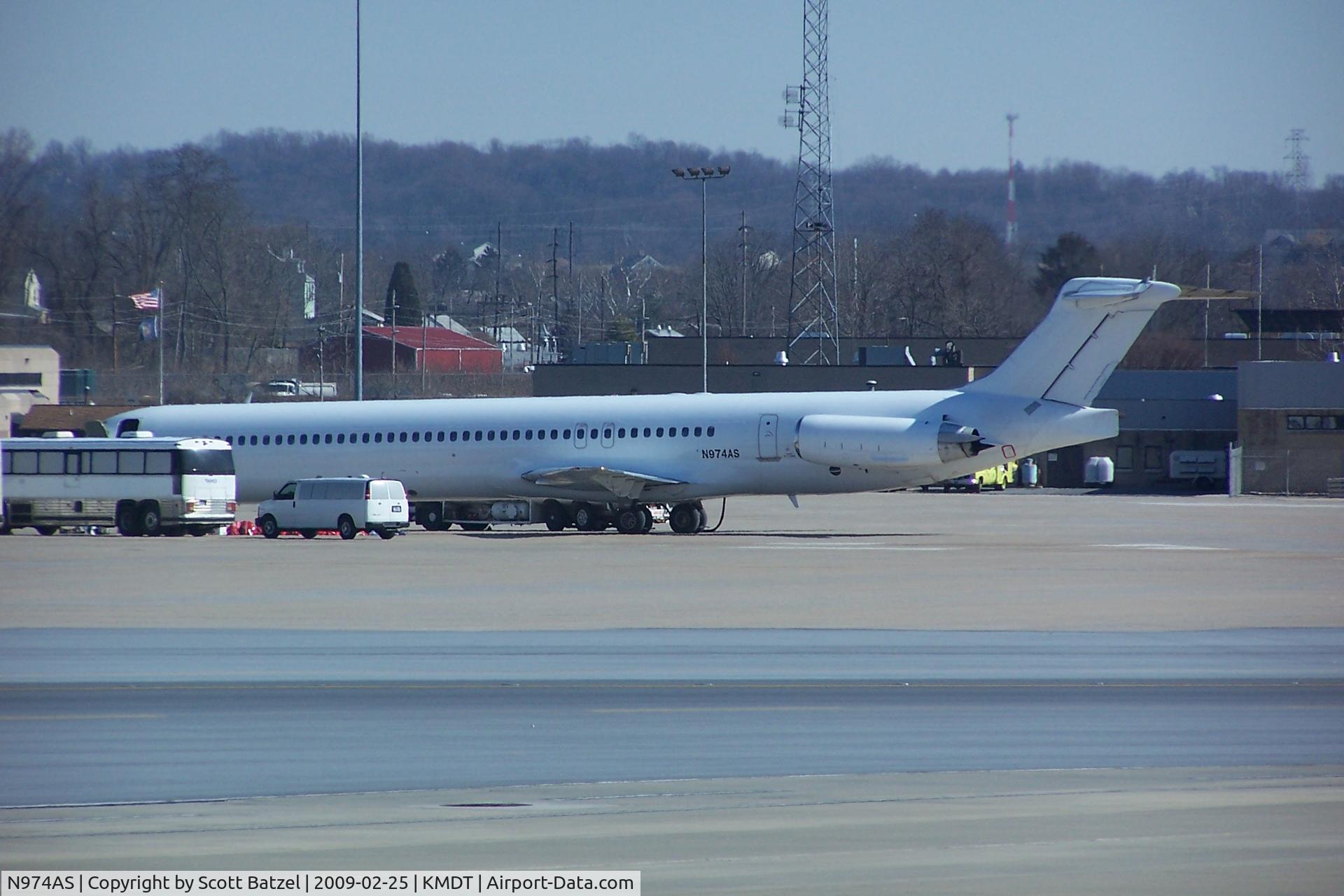 N974AS, 1994 McDonnell Douglas MD-83 (DC-9-83) C/N 53450, Being serviced in Harrisburg, PA (KMDT).