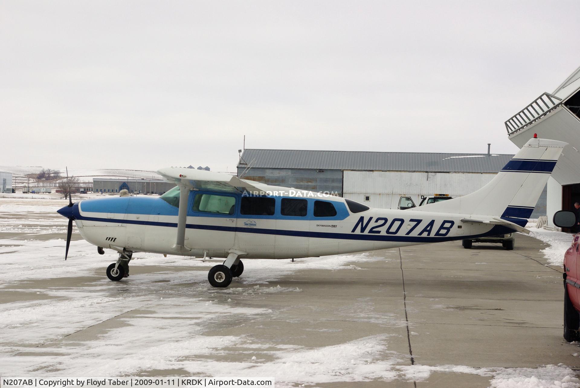 N207AB, 1976 Cessna T207 C/N 20700342, Spending the night at Red Oak