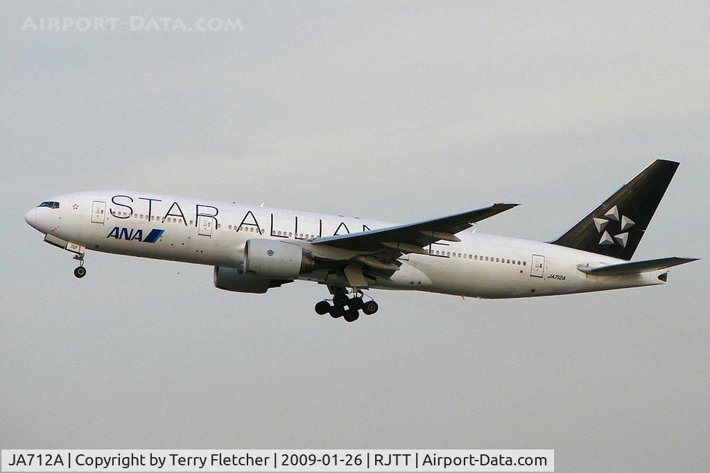 JA712A, Boeing 777-281 C/N 33407, ANA/ Star Alliance B777 climbs out of Haneda