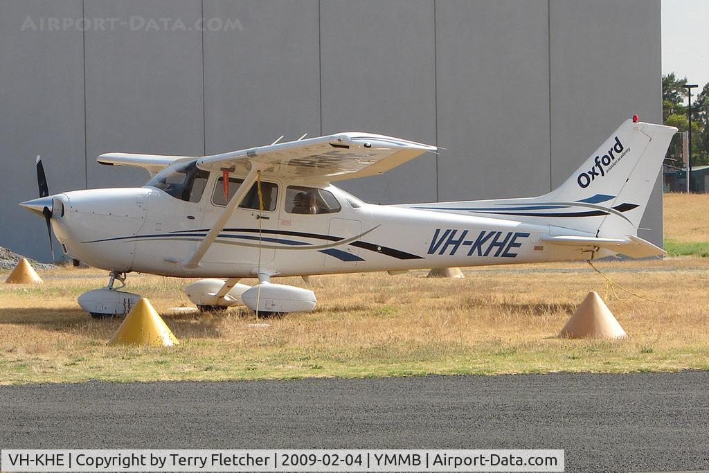 VH-KHE, 2000 Cessna 172R C/N 17280920, Cessna 172R at Moorabbin
