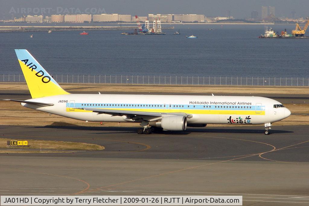 JA01HD, 1998 Boeing 767-33A/ER C/N 28159, Air Do B767 at Haneda