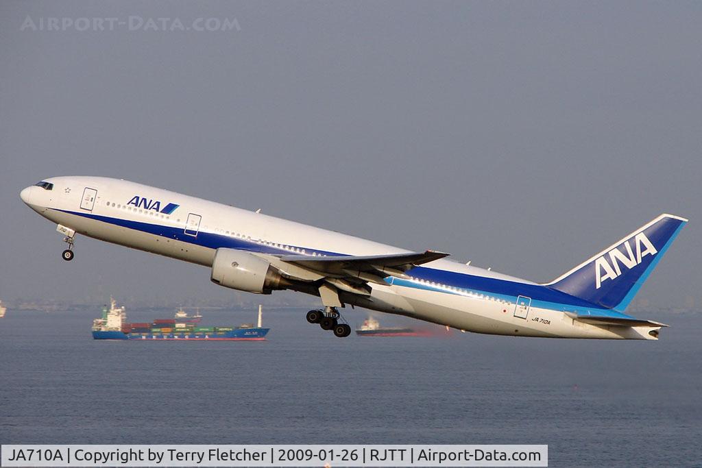 JA710A, 2000 Boeing 777-281/ER C/N 28279, ANA B777 climbs out of  Haneda