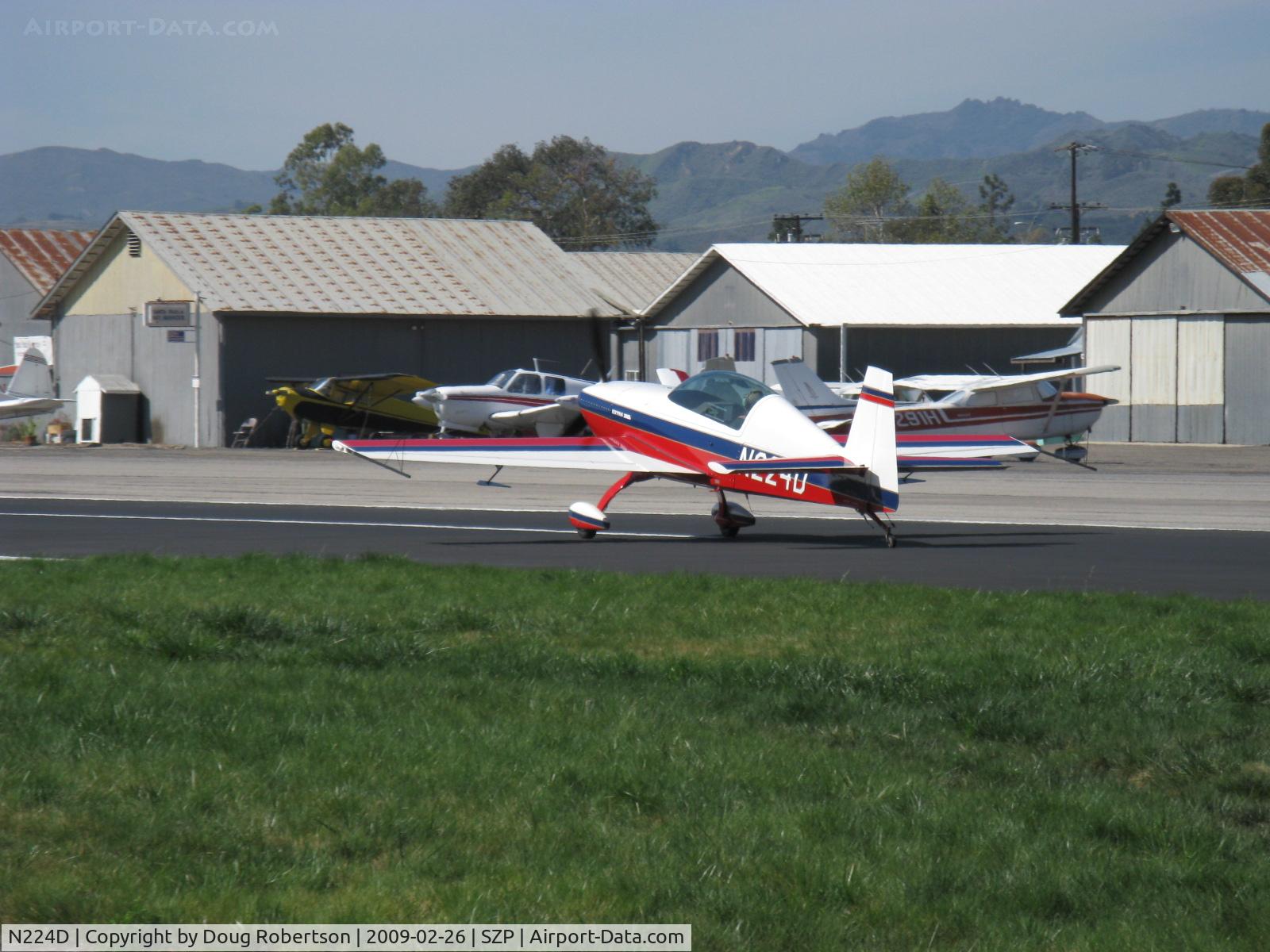 N224D, 1996 Extra EA-300/L C/N 028, 1996 Extra Fleugzeugbau Gmbh EA 300/L AKROBAT, Lycoming AEIO-540-L1B5 300 Hp, taxi off Rwy 22
