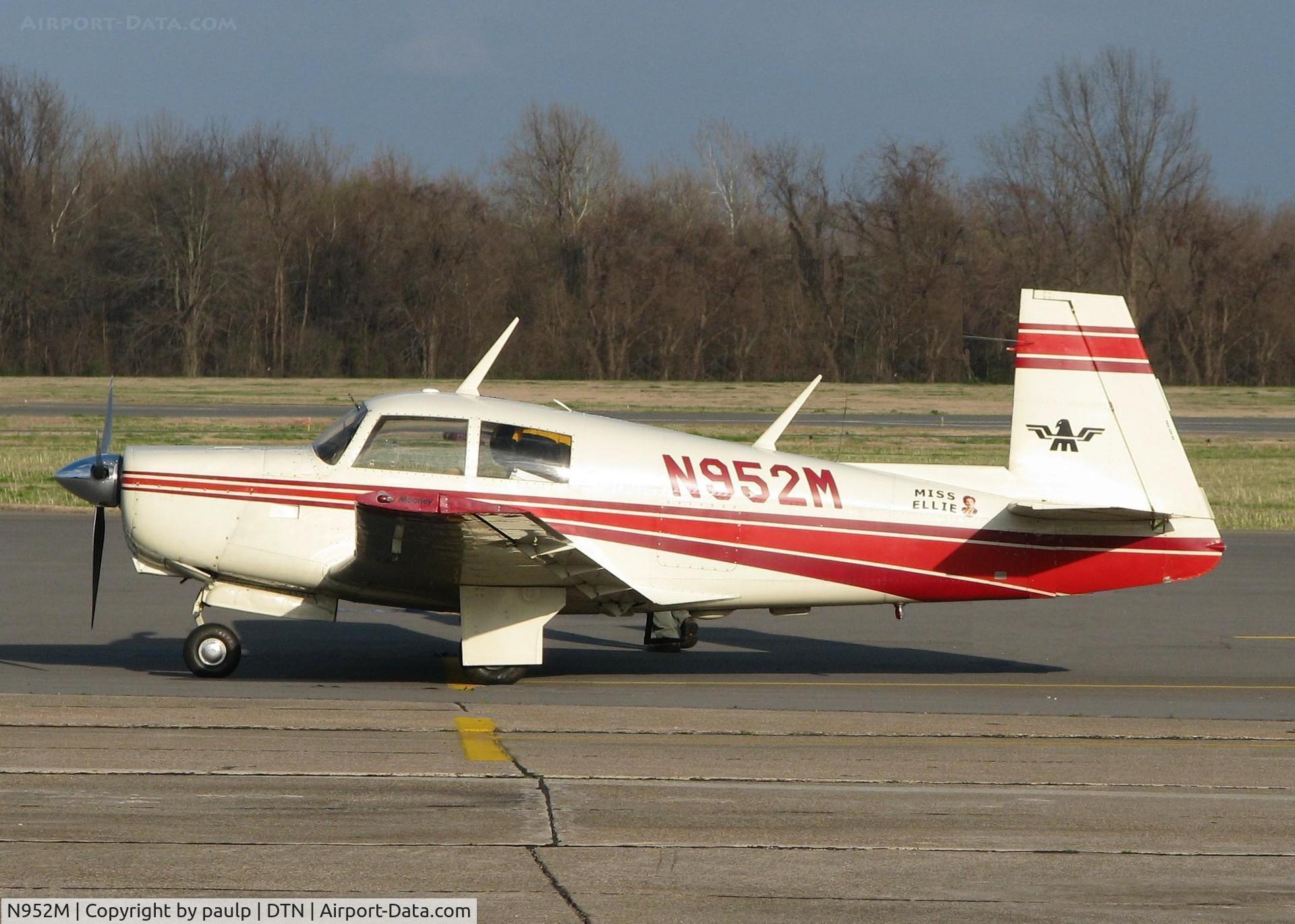 N952M, 1966 Mooney M20C Ranger C/N 3364, Parked at the Shreveport Downtown airport.