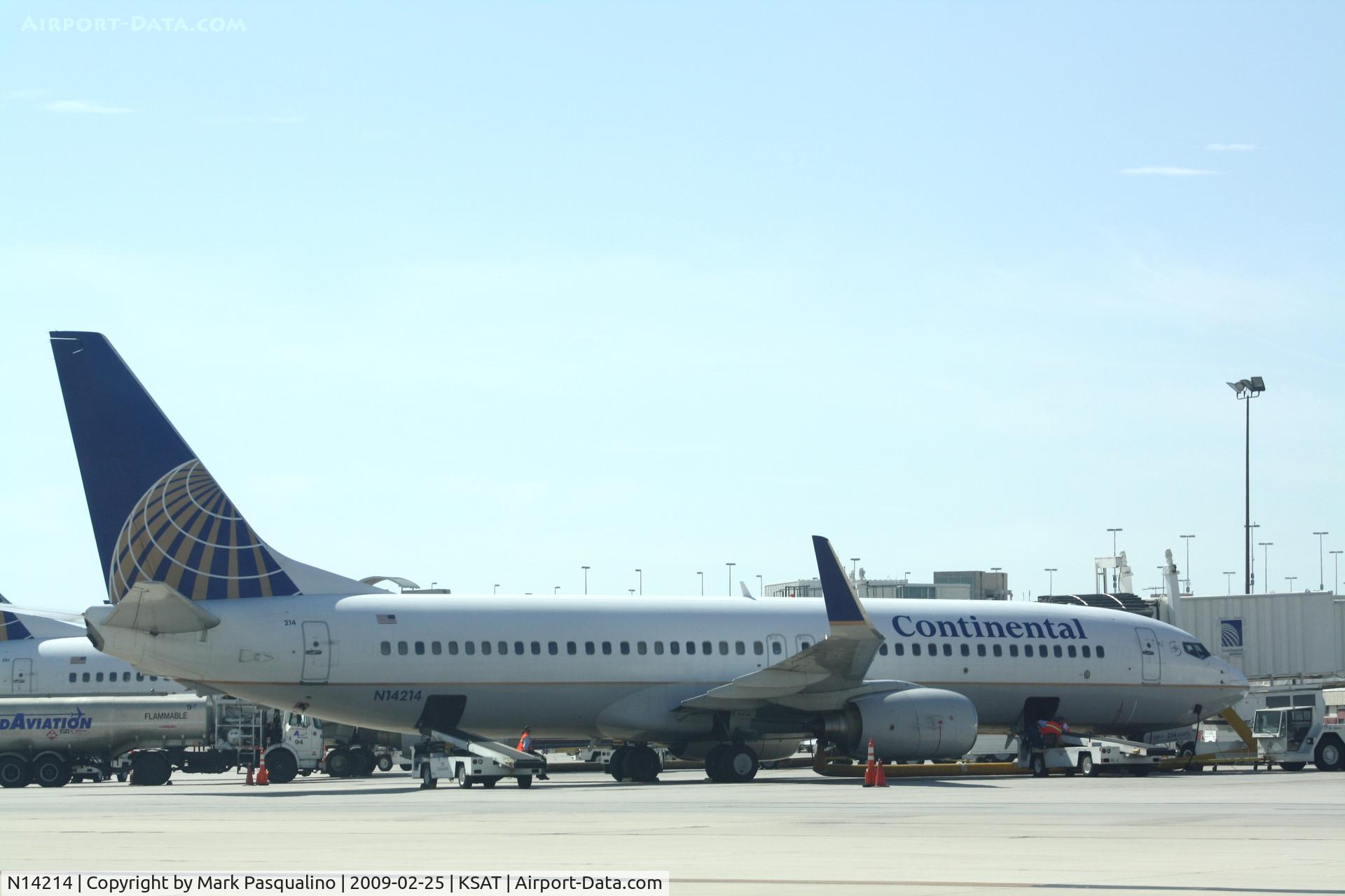 N14214, 1998 Boeing 737-824 C/N 28774, Boeing 737-800