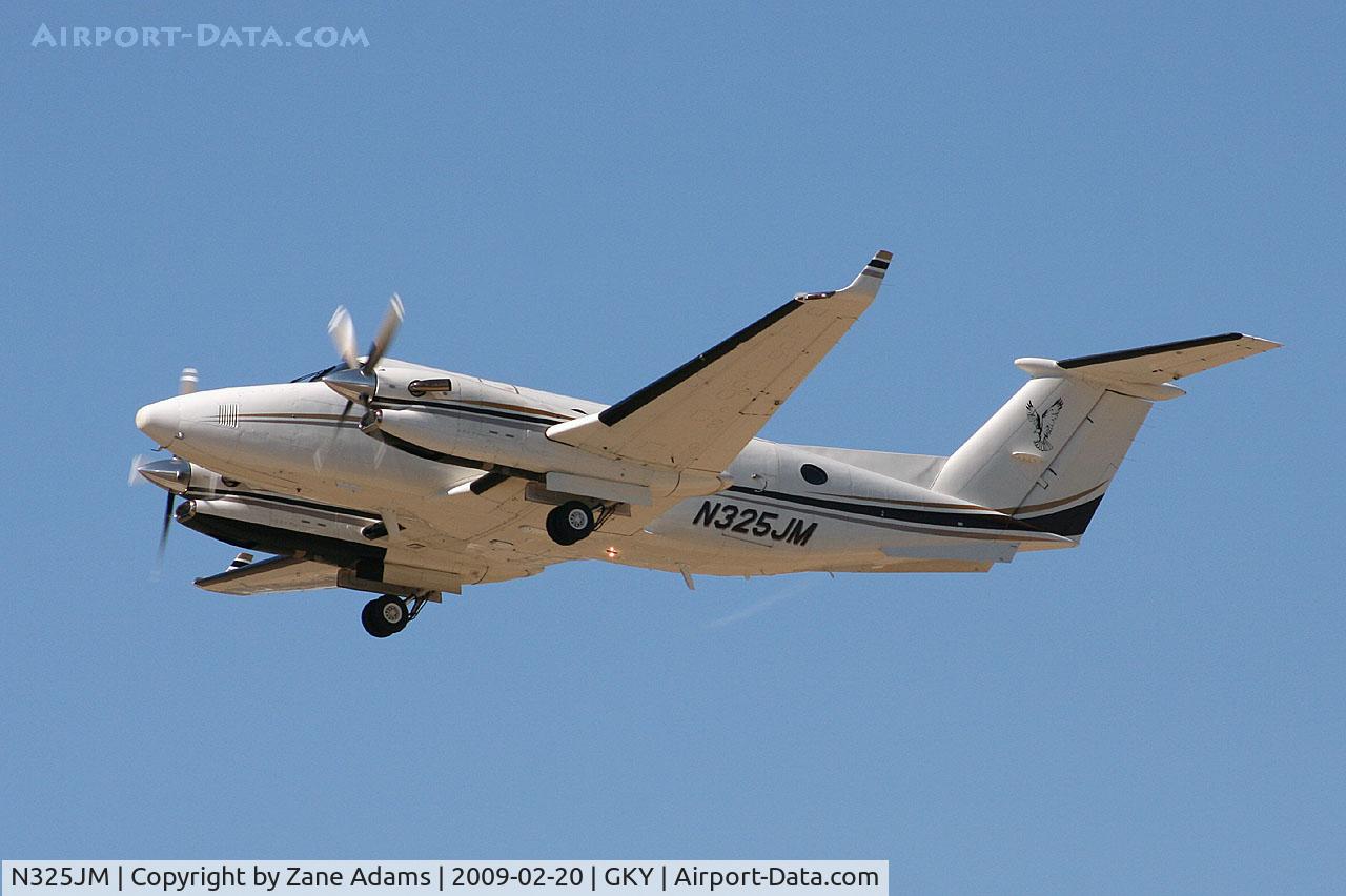 N325JM, 1999 Raytheon 350 Super King Air (B300) C/N FL-235, At Arlington Municipal