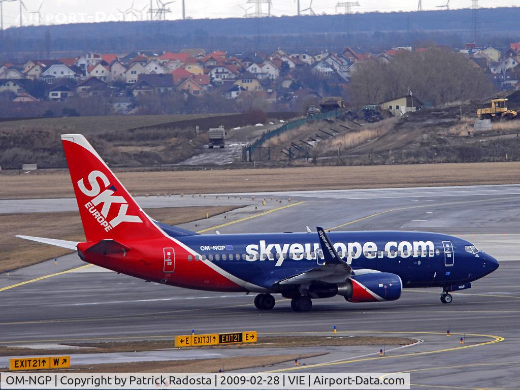 OM-NGP, 2007 Boeing 737-7GL C/N 34760, Pushing back