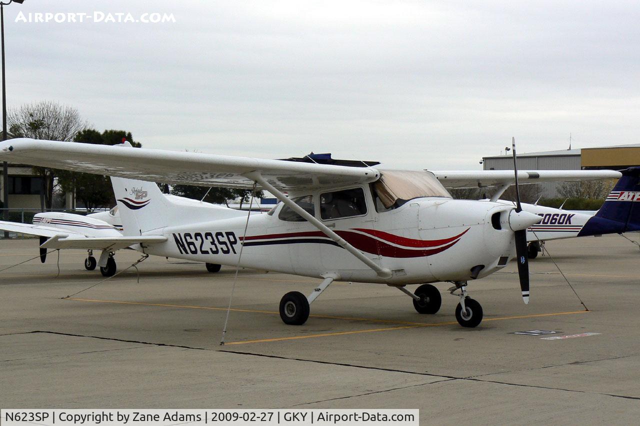 N623SP, 2000 Cessna 172S C/N 172S8614, At Arlington Municipal