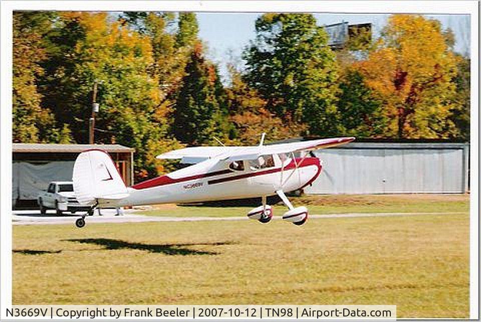 N3669V, 1948 Cessna 140 C/N 14985, landing