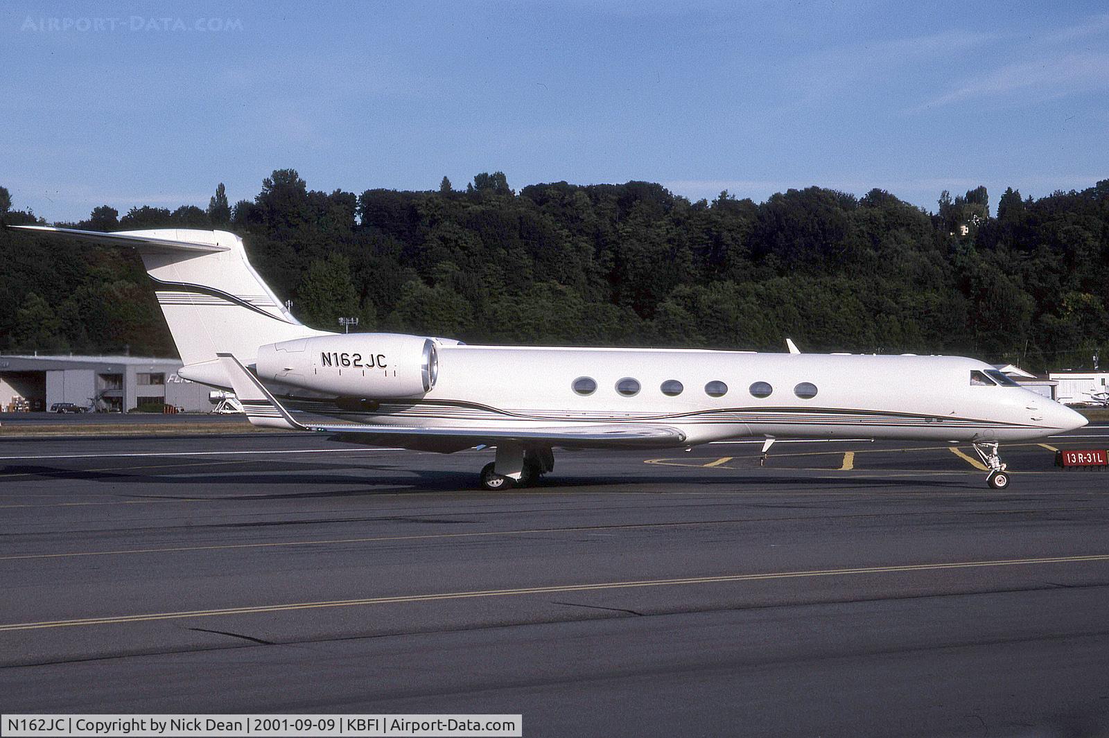 N162JC, 1998 Gulfstream Aerospace G-V C/N 539, KBFI (Jim Carrey)