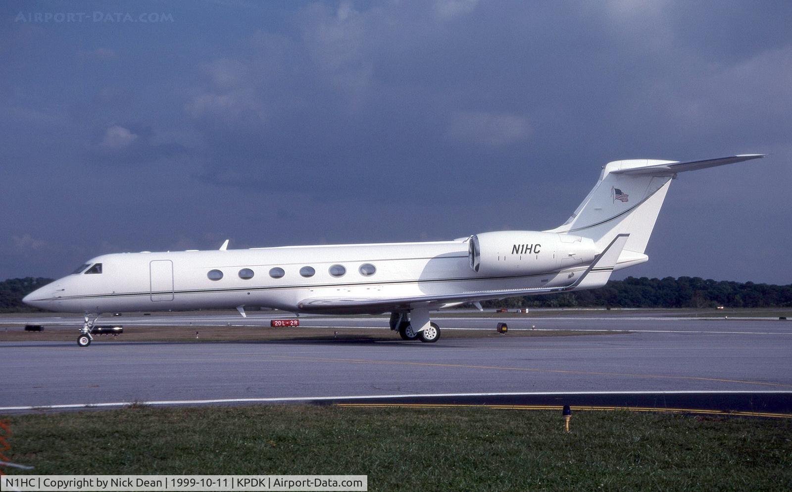 N1HC, 1998 Gulfstream Aerospace Gulfstream V C/N 545, KPDK