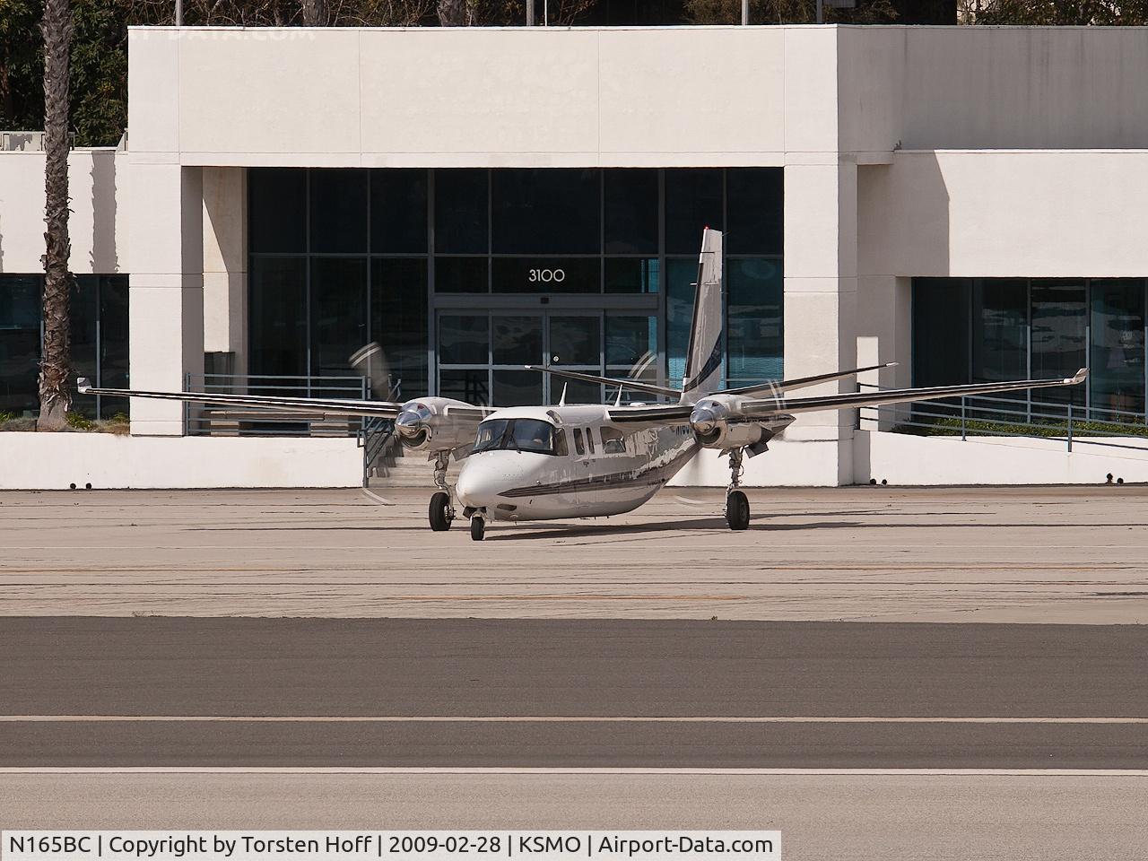 N165BC, 1980 Rockwell International 690C C/N 11646, N165BC about to shut down her engines