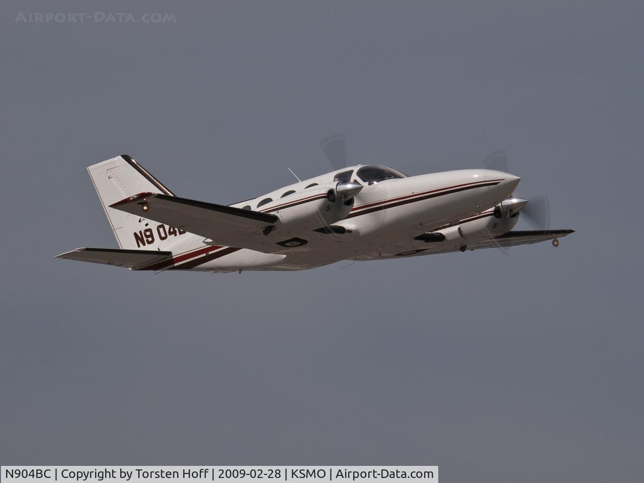 N904BC, 1981 Cessna 421C Golden Eagle C/N 421C1027, N904BC departing from RWY 03