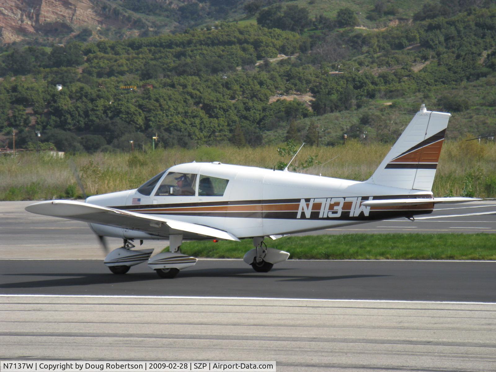 N7137W, 1962 Piper PA-28-180 C/N 28-939, 1962 Piper PA-28-180 CHEROKEE, Lycoming O&VO-360 180 Hp, landing roll Rwy 04