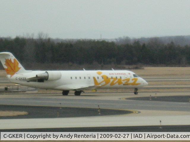 C-GKER, 2000 Bombardier CRJ-200ER (CL-600-2B19) C/N 7368, With yellow markings!
