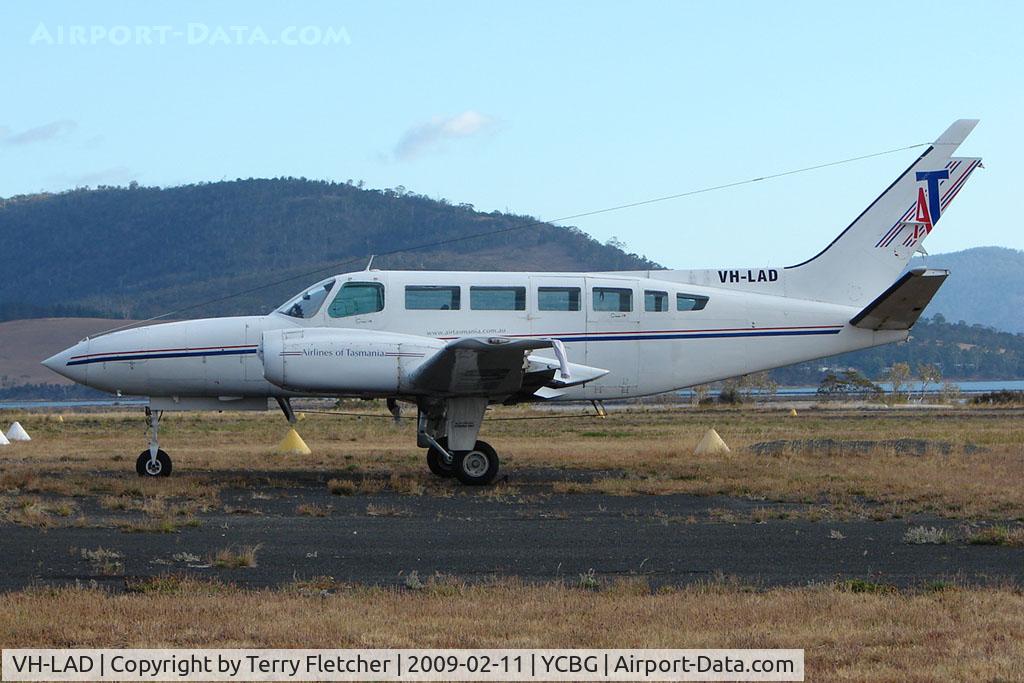 VH-LAD, 1978 Cessna 404 Titan C/N 4040224, Cessna 404 at Hobart Cambridge