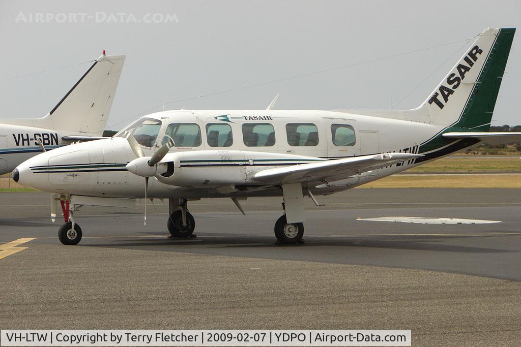 VH-LTW, 1981 Piper PA-31-350 Chieftain C/N 31-8152025, Tasair Piper PA-31-350 at Devonport