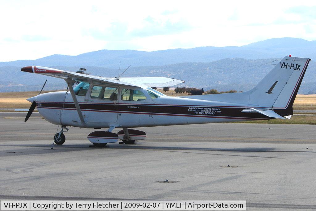 VH-PJX, 1977 Cessna 172N C/N 17269223, Cessna 172N at Launceston, Tasmania