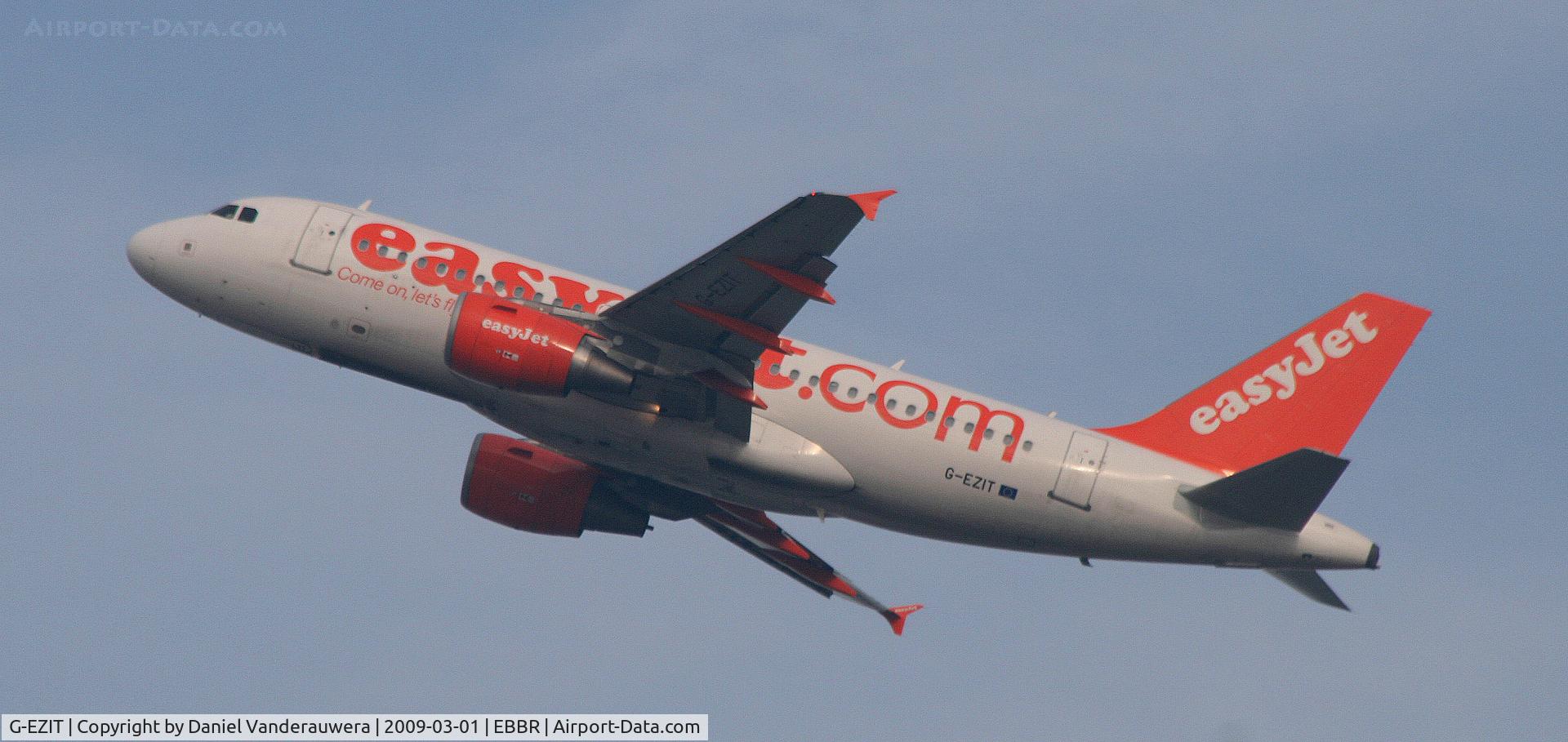 G-EZIT, 2005 Airbus A319-111 C/N 2538, flight EZY2796 is taking off from rwy 25R