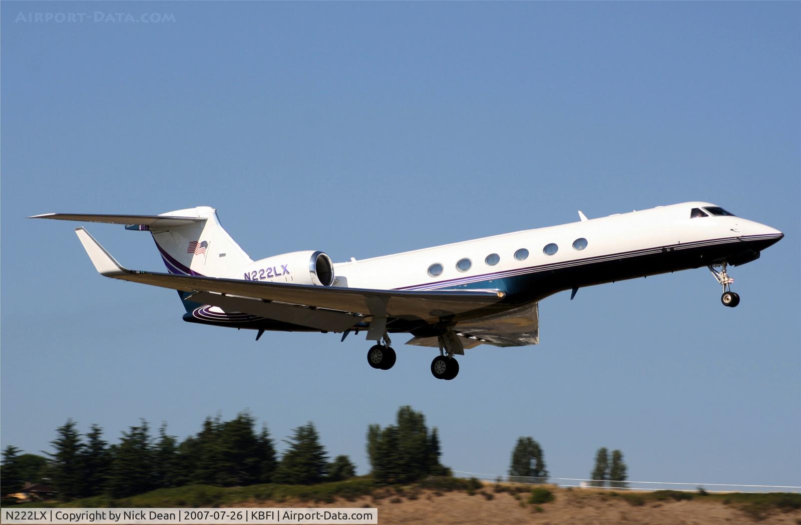 N222LX, 2001 Gulfstream Aerospace G-V C/N 633, KBFI