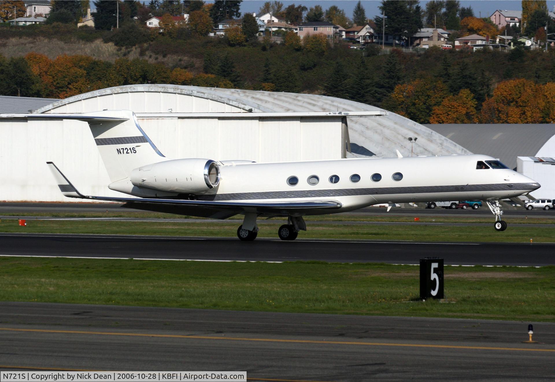 N721S, 2002 Gulfstream Aerospace G-V C/N 668, KBFI (Starbucks Coffee)