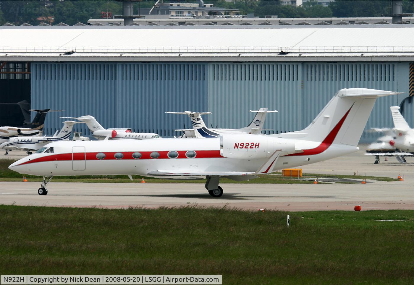 N922H, 2005 Gulfstream Aerospace GIV-X (G450) C/N 4036, LSGG