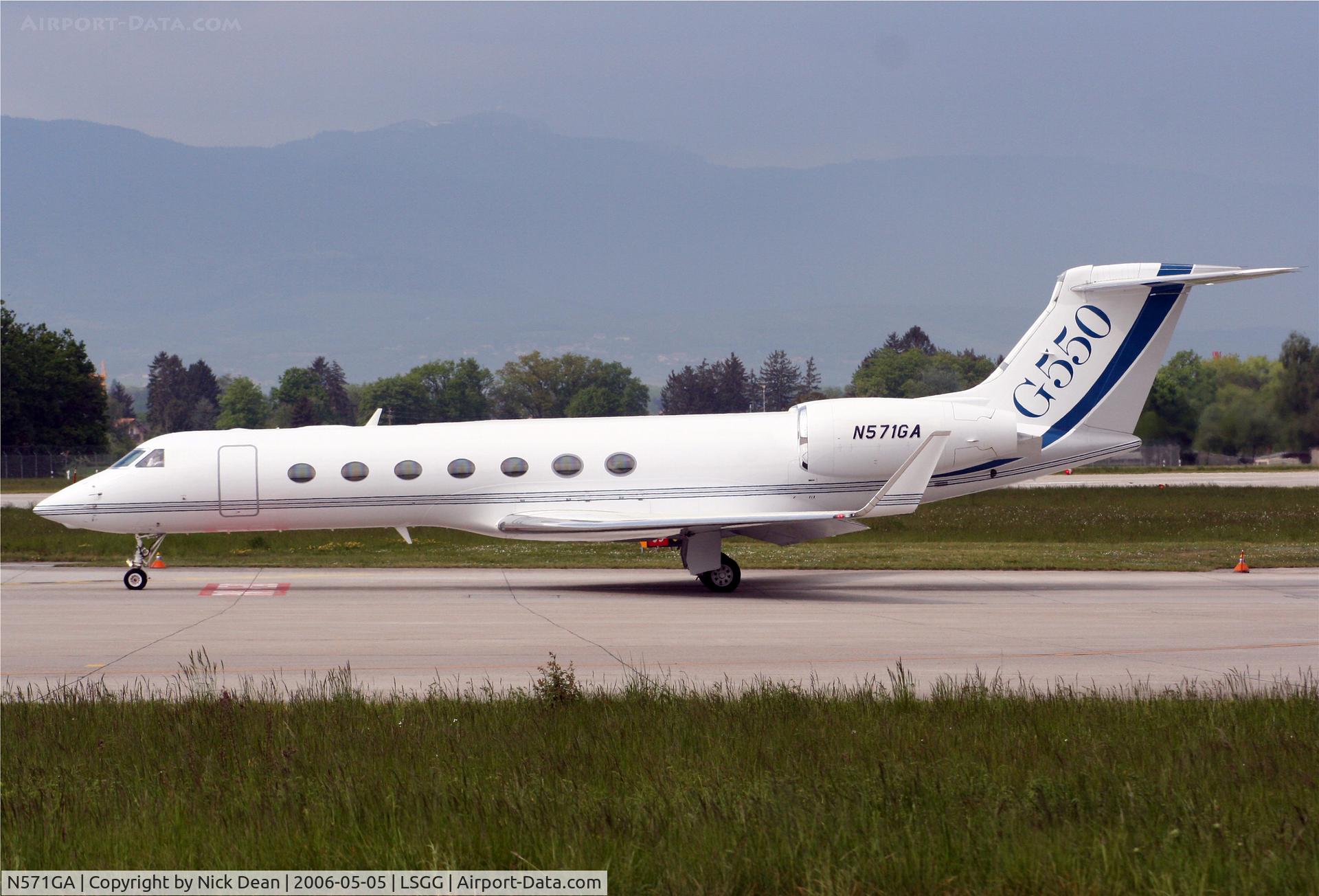 N571GA, 2005 Gulfstream Aerospace GV-SP (G550) C/N 5071, LSGG