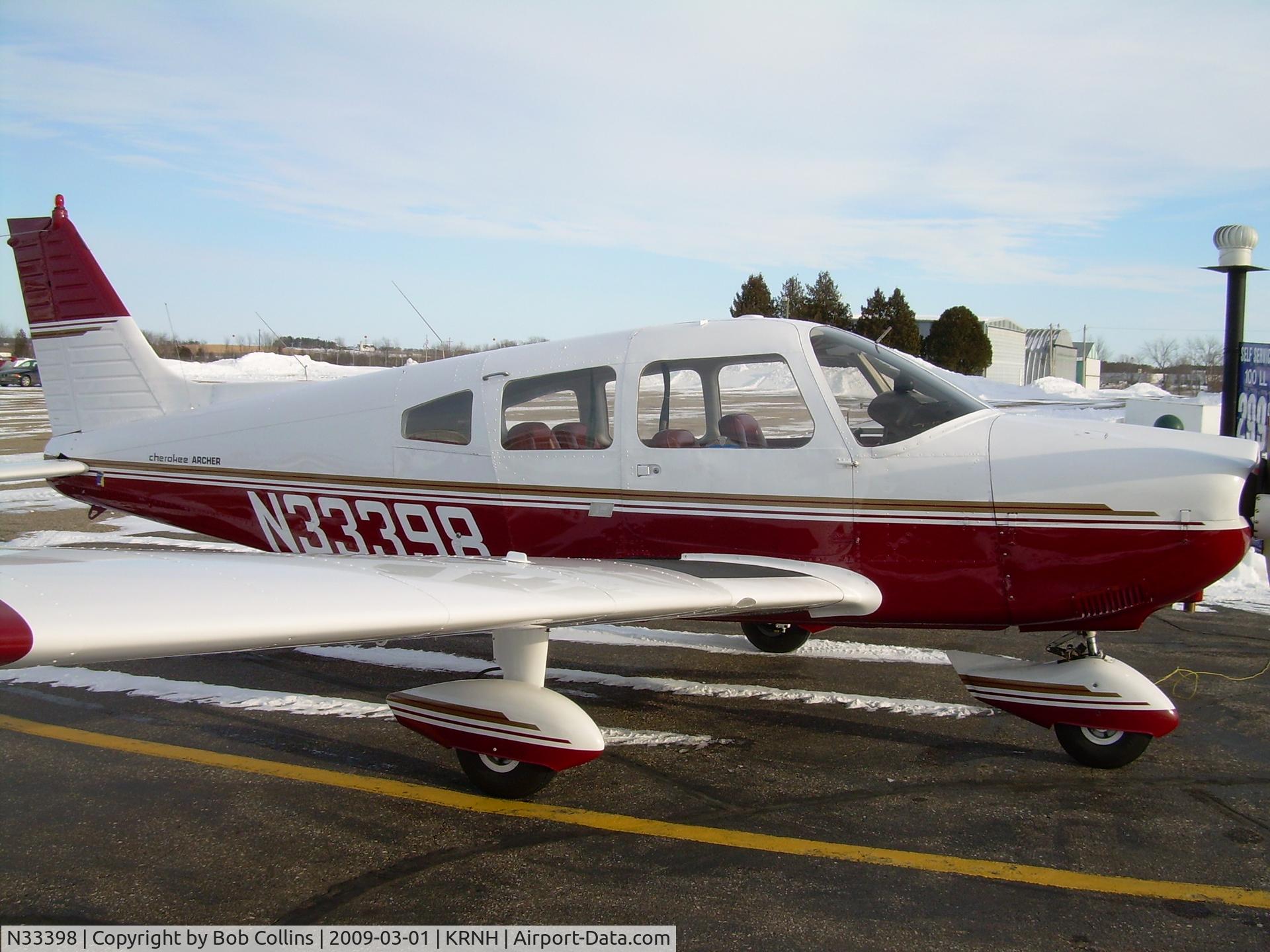 N33398, 1975 Piper PA-28-180 C/N 28-7505141, On the ramp at New Richmond, Wi.