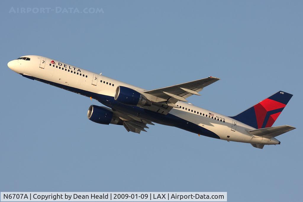 N6707A, 2000 Boeing 757-232 C/N 30395, Delta Air Lines N6707A (FLT DAL608) climbing out from RWY 25R for a 4 hour 18 minute flight to New York John F Kennedy Int'l (KJFK).